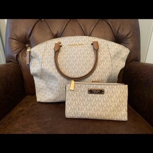 Michael Kors Vanilla Cindy bag